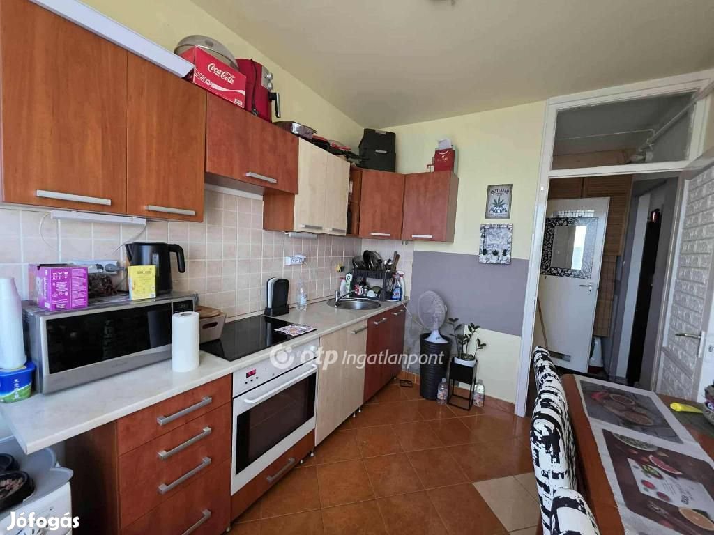 Eladó 44 nm-es lakás Debrecen