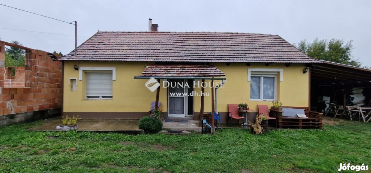 Eladó 45 nm-es ház Vál