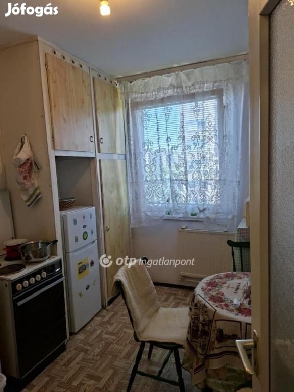 Eladó 46 nm-es lakás Debrecen