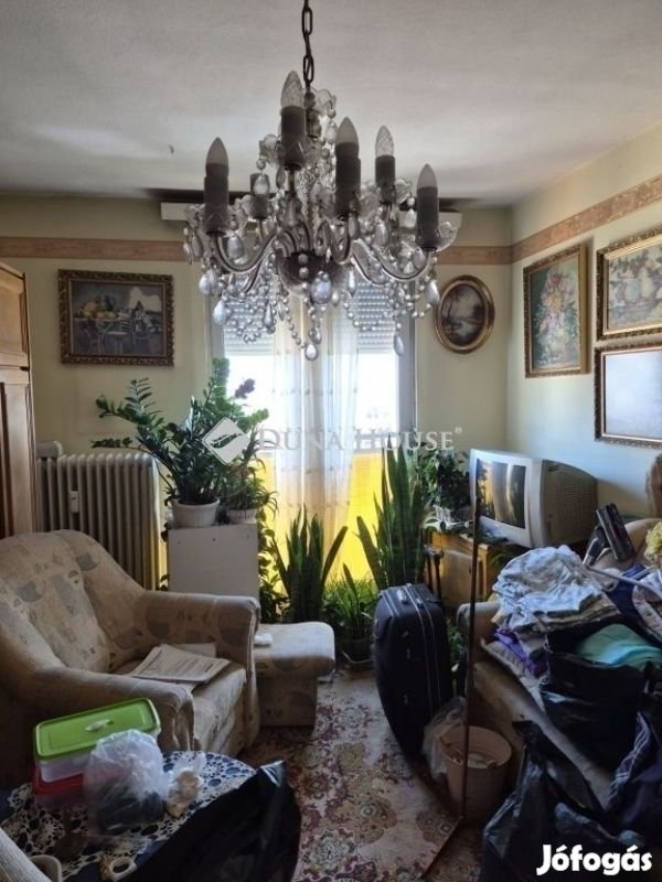 Eladó 46 nm-es lakás Pécs