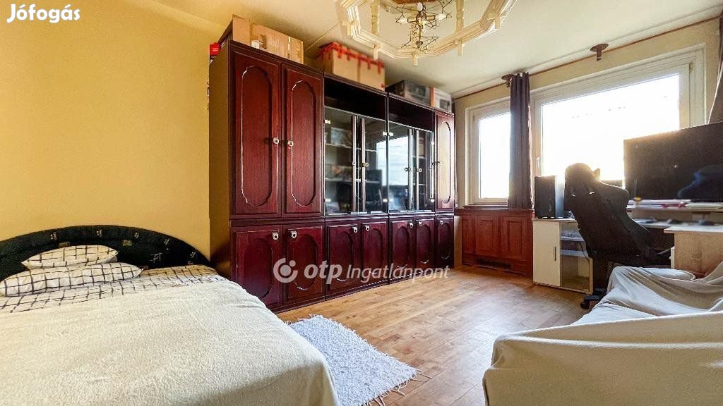Eladó 49 nm-es lakás Győr