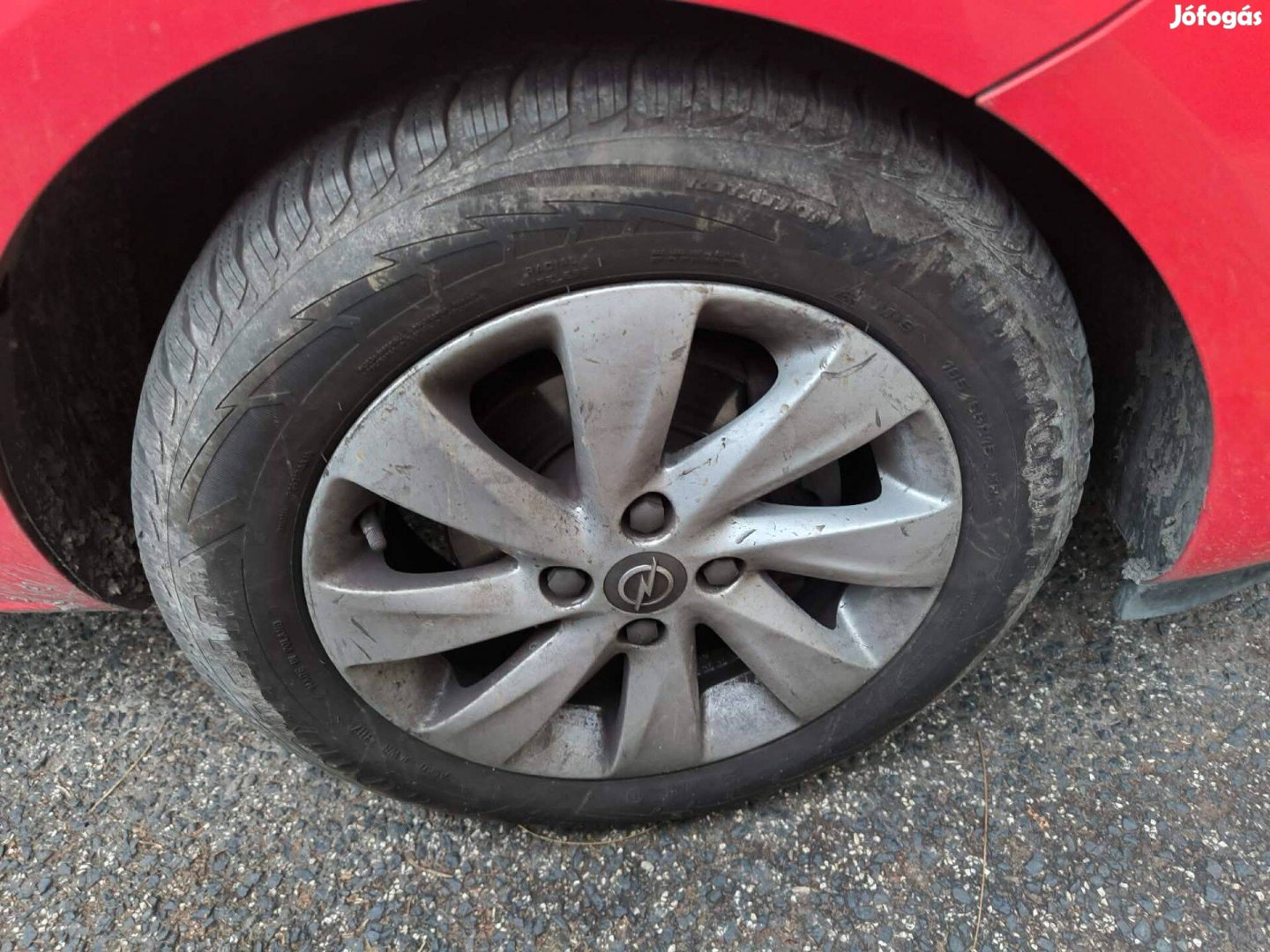 Eladó 4 darab Goodyear Ultragrip,9 évet használt, de még jó