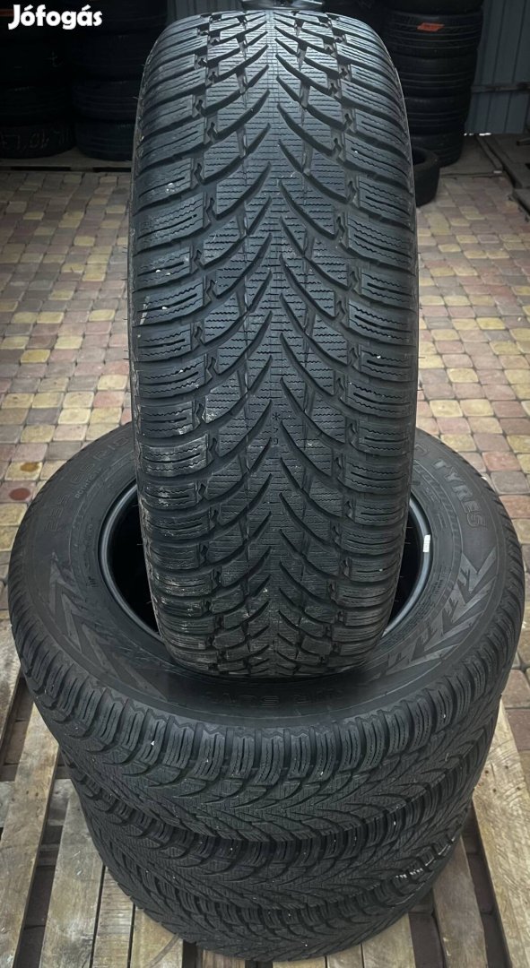 Eladó 4 darab Nokian WR SUV4 235/65R18 téli gumi