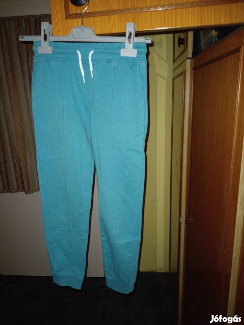 Eladó 4 darab lány nadrág