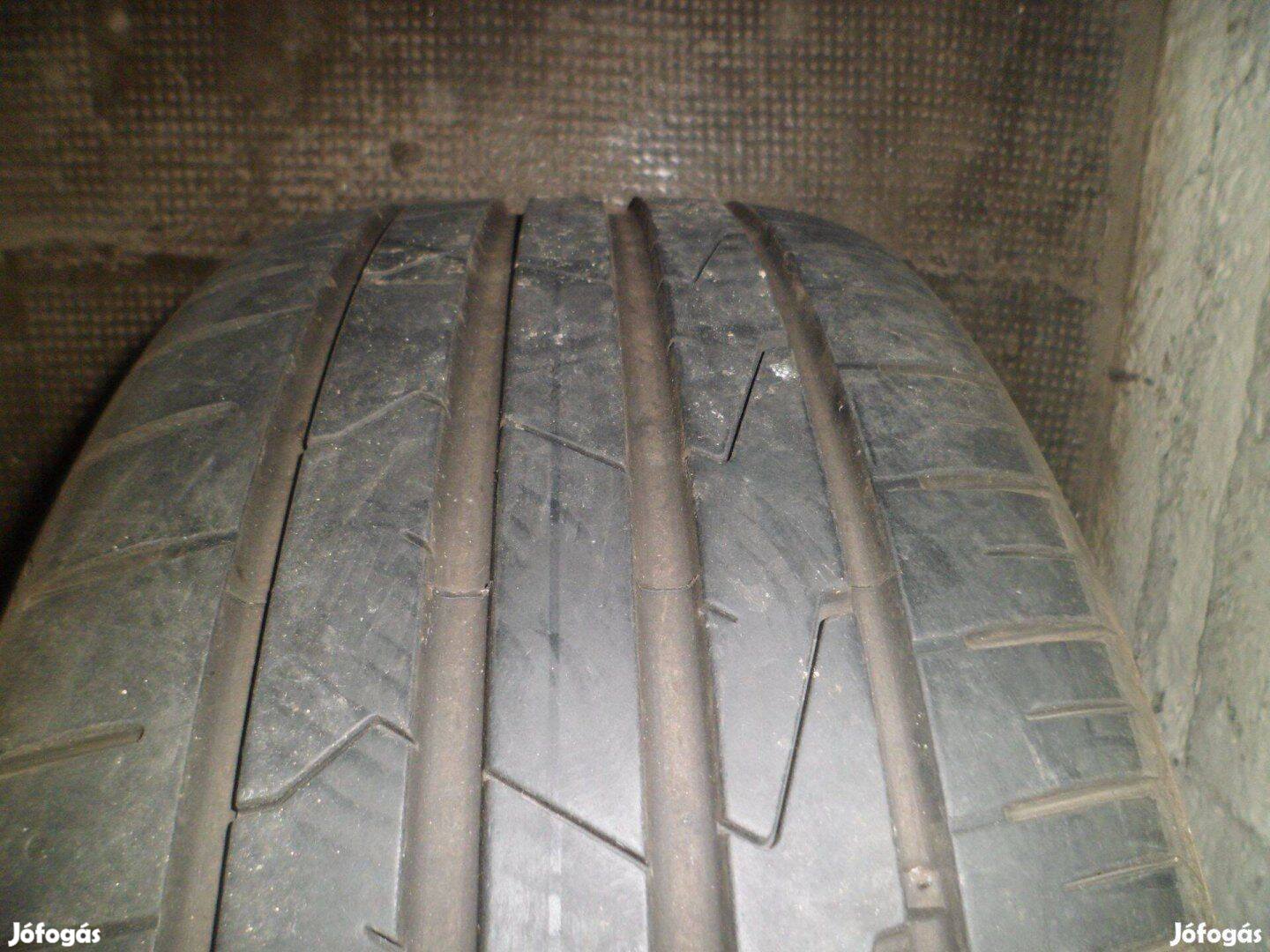 Eladó 4 darab original Audi Alufelni nyári gumikkal 225 50