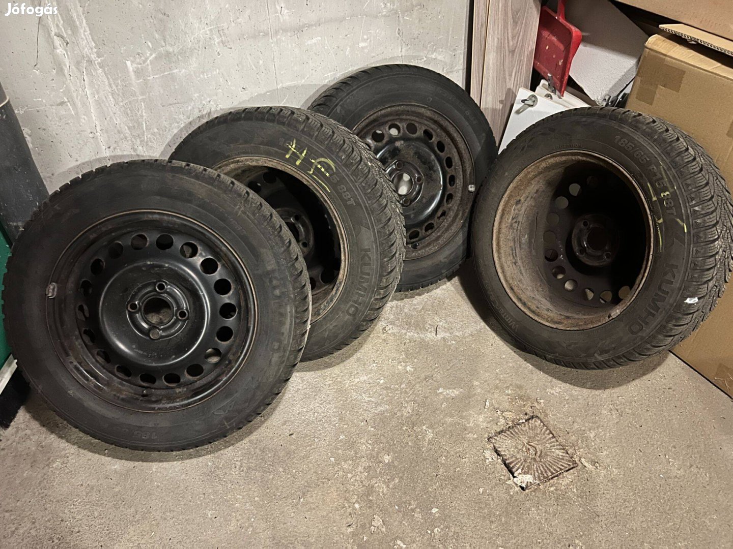 Eladó 4 darab újszerű téli gumi, felnivel