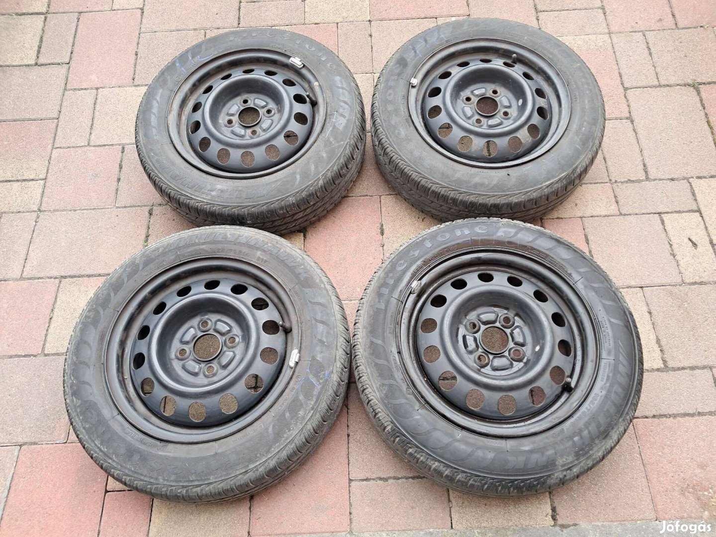 Eladó 4 db 165/70R14 nyári gumi felnivel-