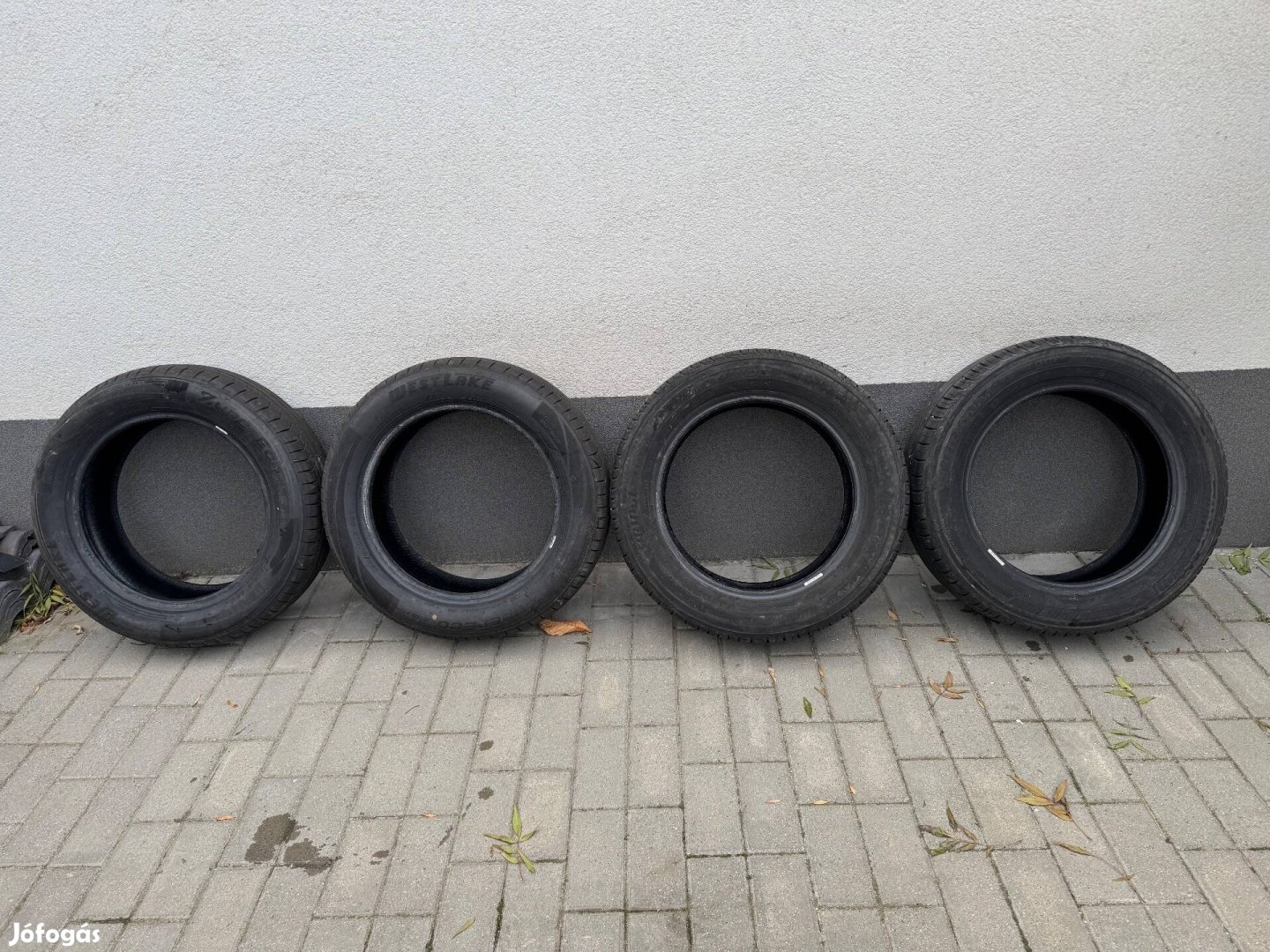 Eladó 4 db 195/60 R16 nyári gumi