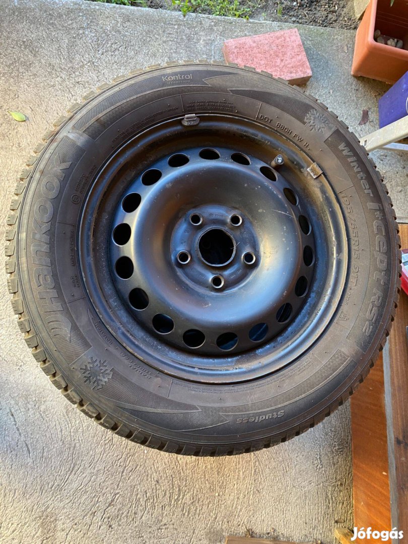 Eladó 4 db 195/65/R15 Hankook Winter Icept RS2 téli gumi DOT2218+felni