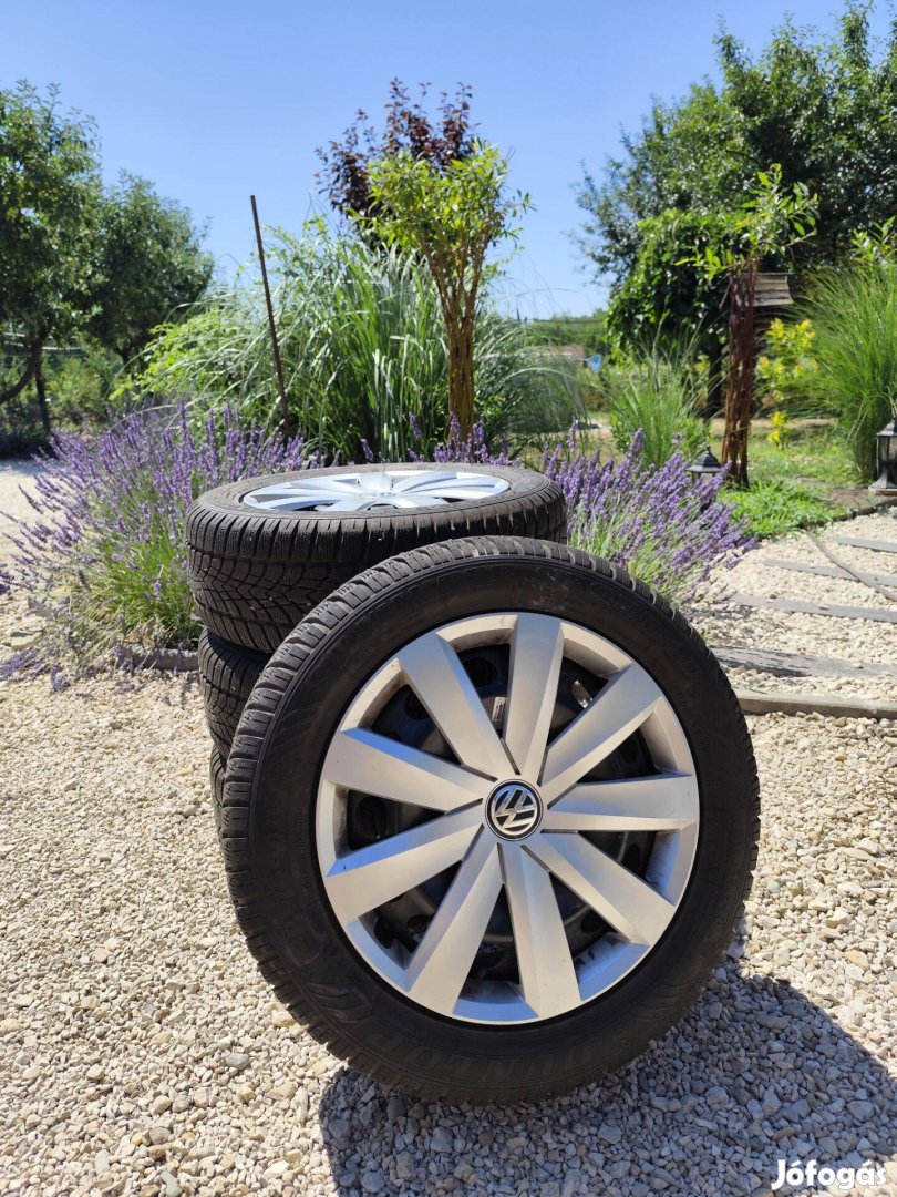 Eladó 4 db 205/55 R16 Dunlop téli gumi lemezfelnivel