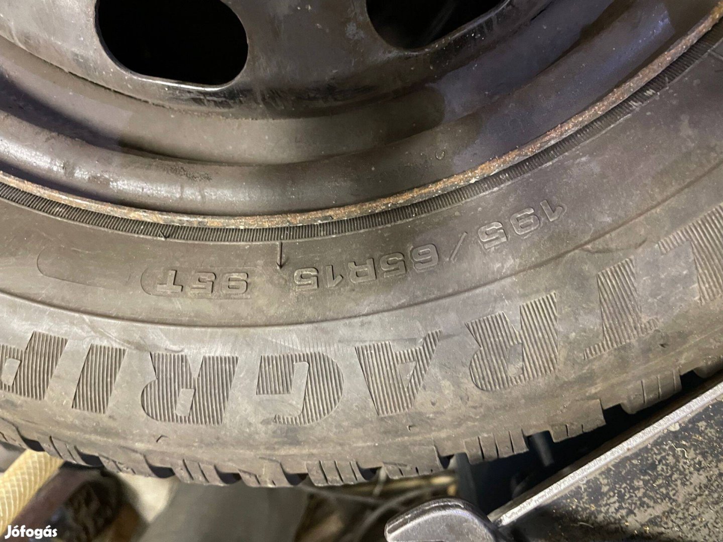 Eladó 4 db Goodyear Ultragrip8 195/65/R15 95T téli gumi (lemezfelnin)