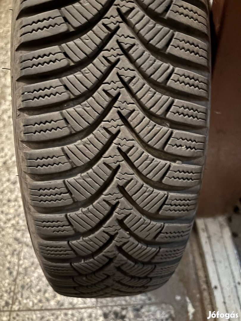 Eladó 4 db Hankook téligumi 