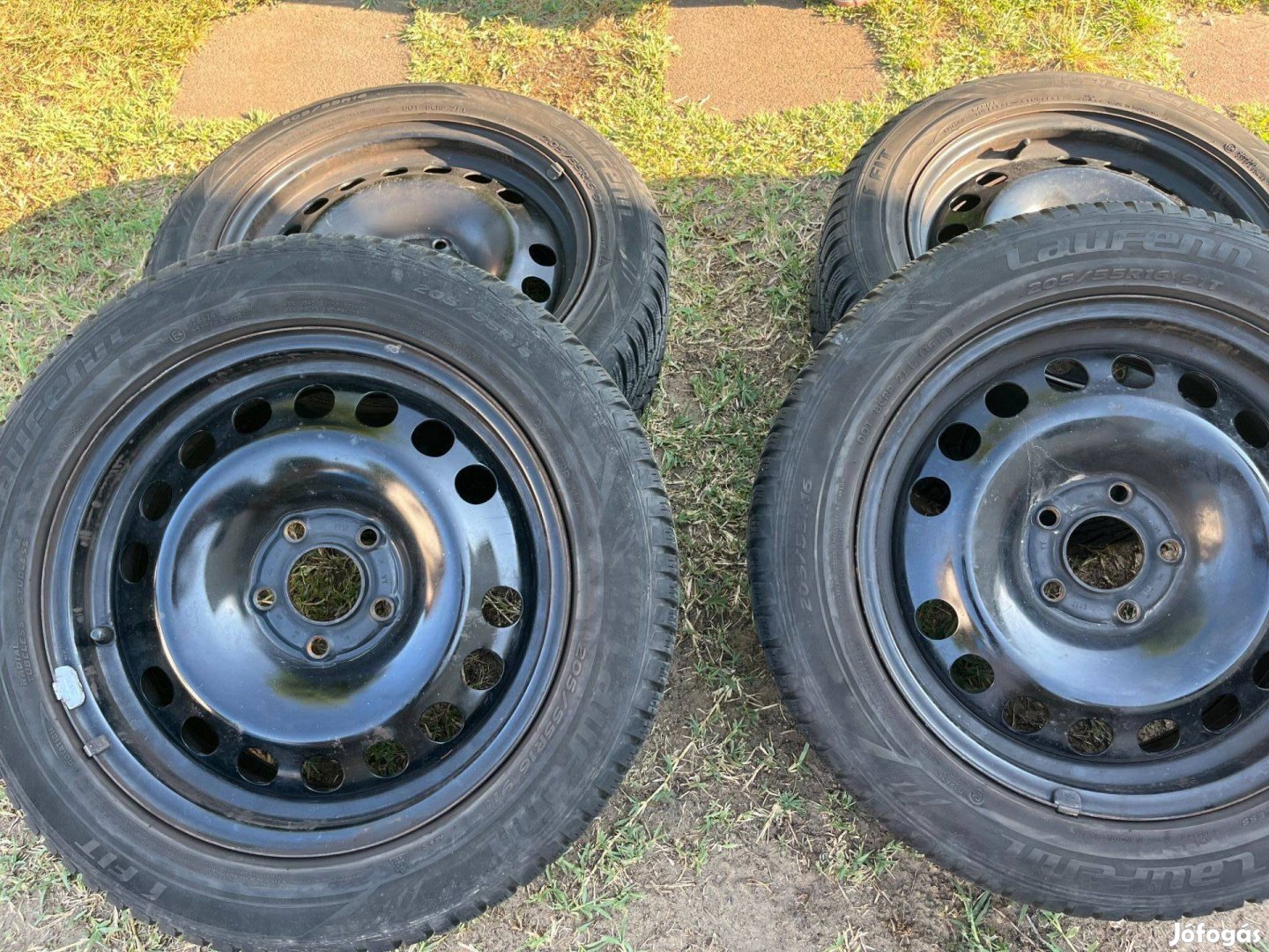 Eladó 4 db Laufenn 205/55 R16 téli gumi acélfelnivel(5X110)