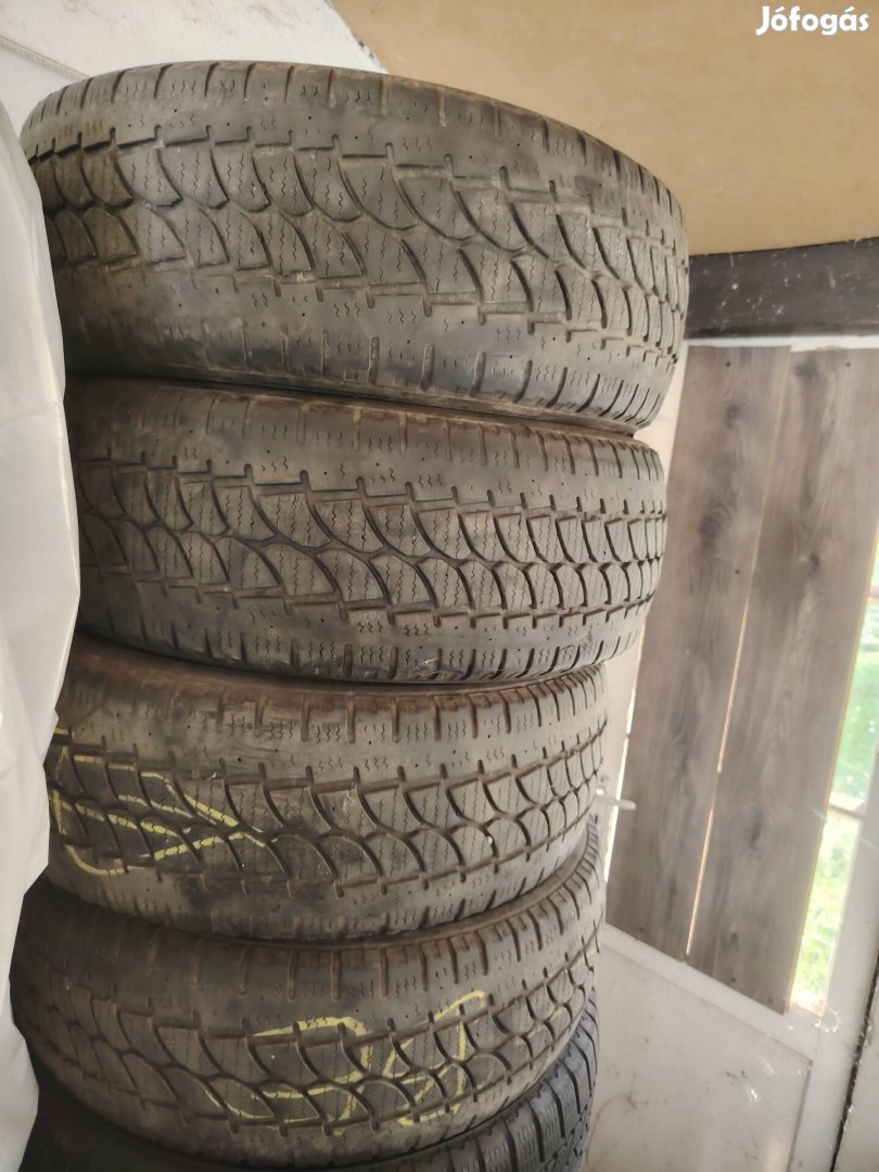 Eladó 4 db R16 C gumi 235/65 R16C 