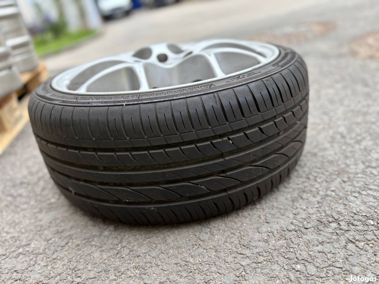 Eladó 4 db alufelnis nyári gumi