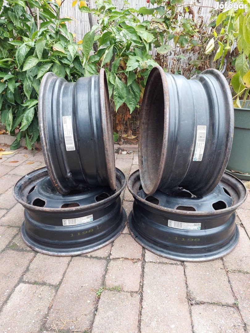 Eladó 4 db használt,Peugeot R15 lemezfelni ,15000ft