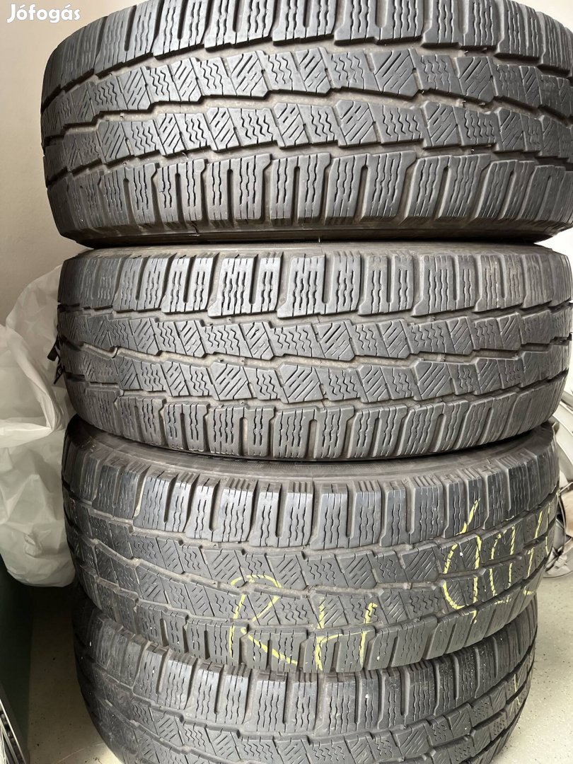 Elado 4 db kivaló allapotú 215/60R17 C teligumi