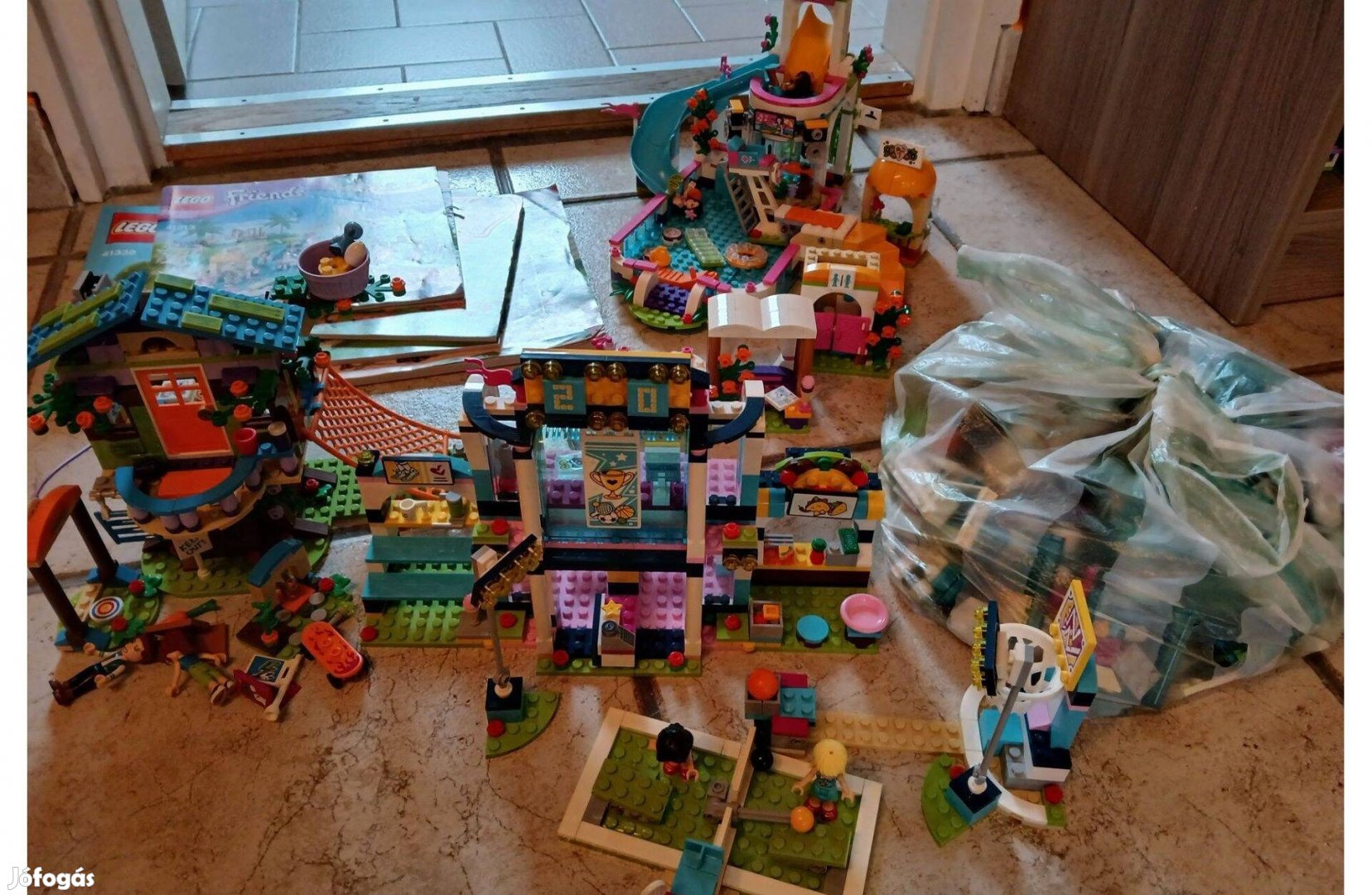 Eladó 4 db lego Friends készlet, útmutatóval féláron