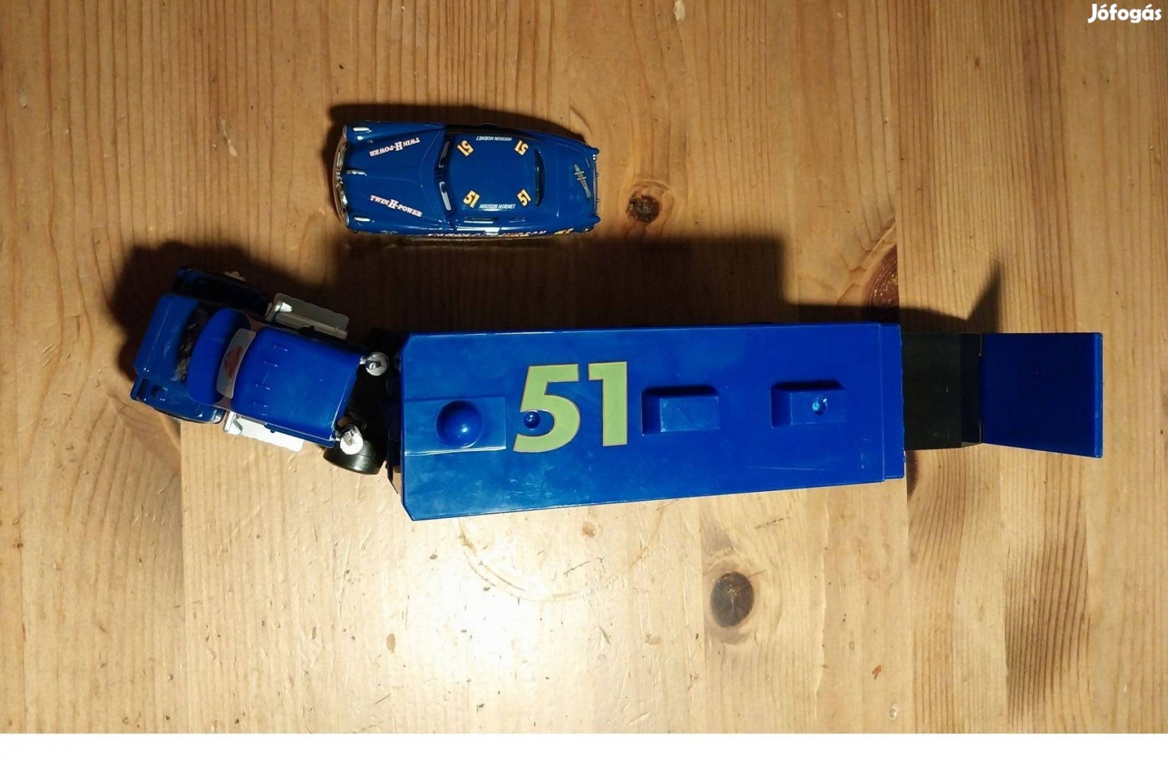Eladó 4 fajta új Verdák kamion autókkal együtt