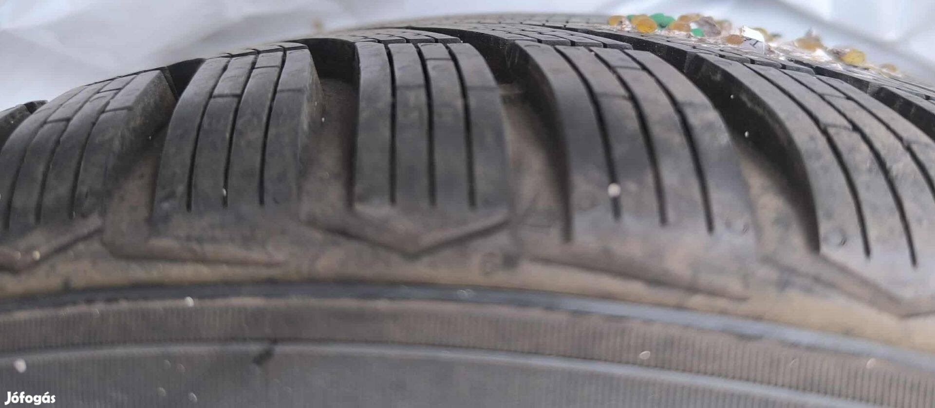 Eladó 4 felni 4 téligumival!