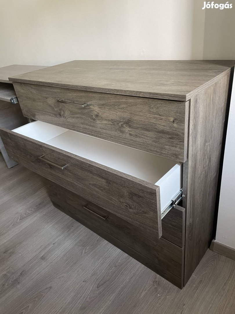 Eladó 4 fiókos komód