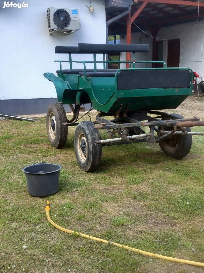 Eladó 4 tárcsa fékes Jártató kocsi