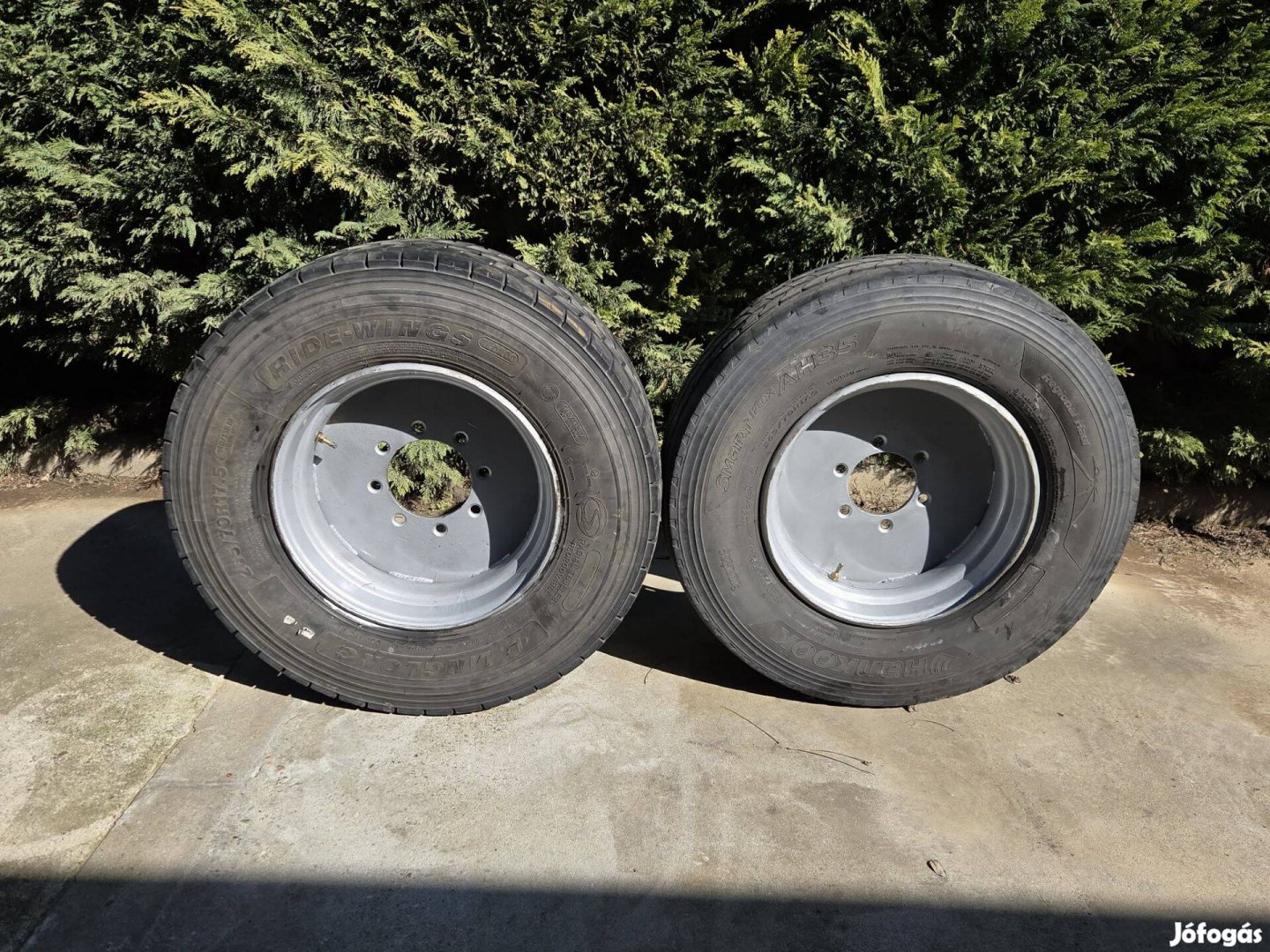 Eladó 4 tonnás orosz román pótkocsi tömlő nélküli kerék