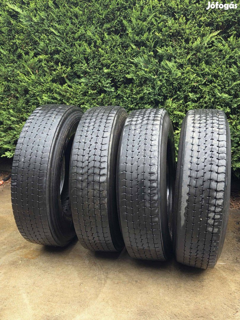 Eladó 4db 295/80 R 22.5 Gumiköpeny