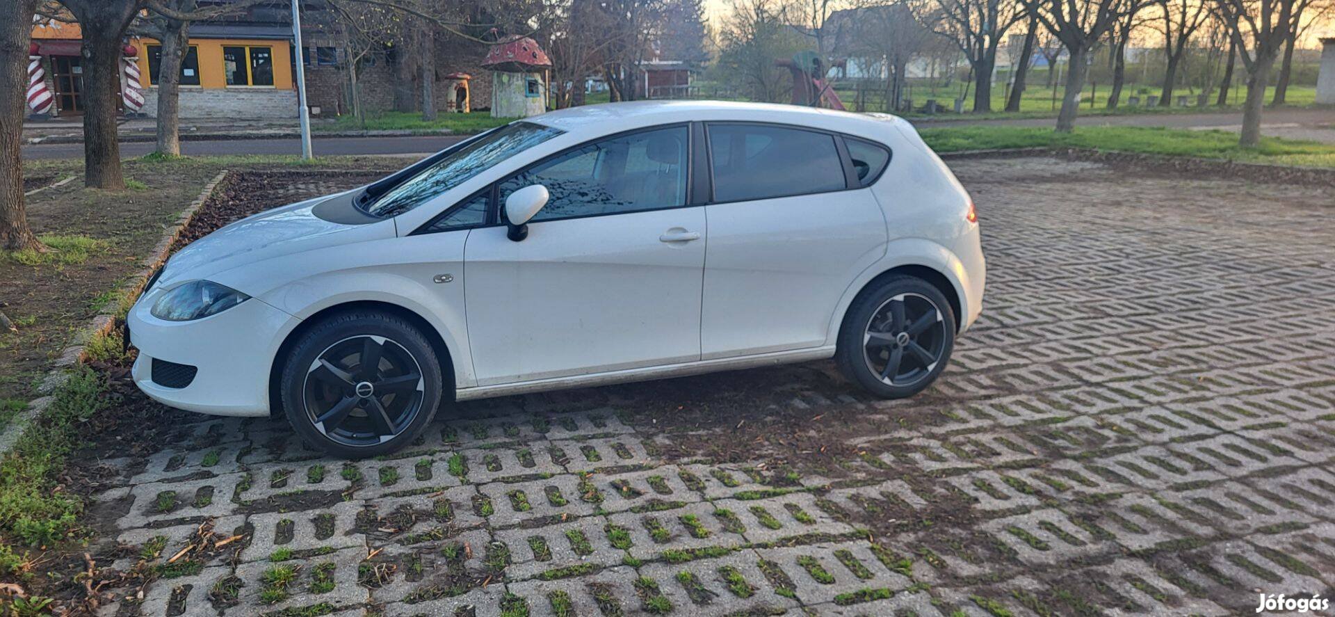 Eladó 4db Használt 17colos alufelni nyárigumival