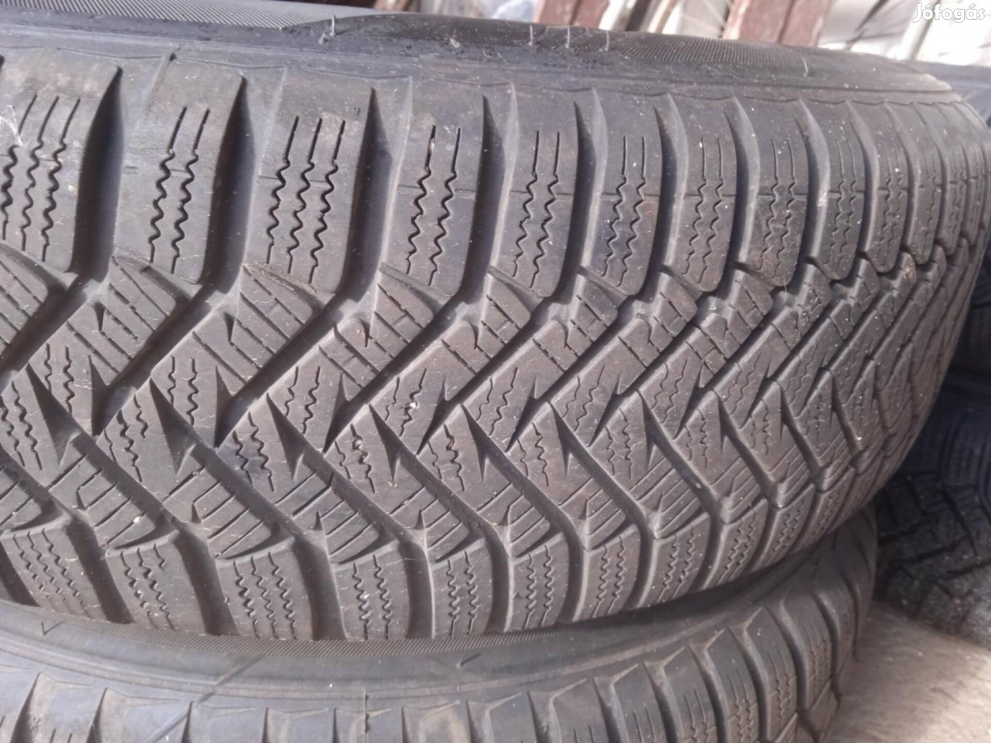 Eladó 4db Laufenn teligumi szett 2új 2 egy télen ment 