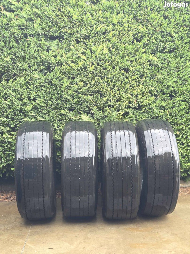 Eladó 4db Michelin 385 / 65 R 22.5 Gumiköpeny