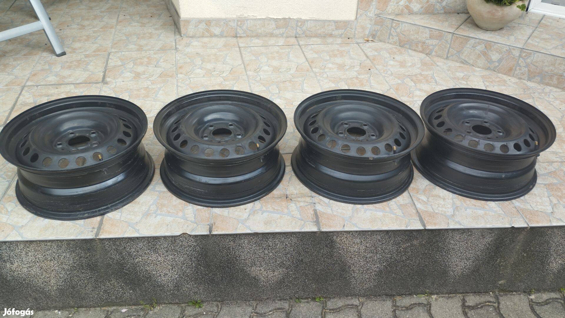 Eladó 4db Nissan Quashguai 17 colos vas felni, szelep, dísztárcsa