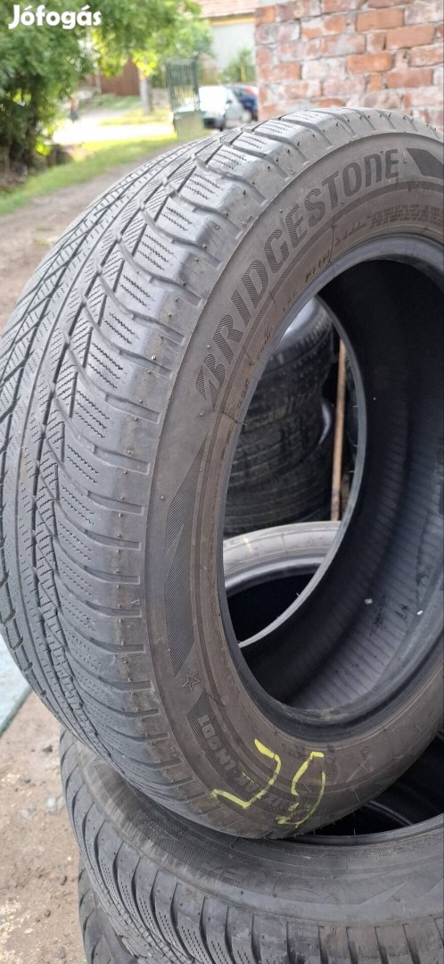 Eladó 4db Párban Bridgestone 225/55 17 Es Méretben Gumi