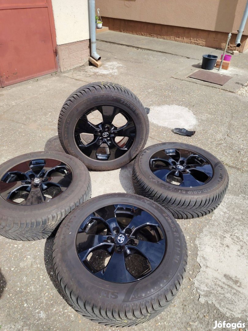 Eladó 4db Toyota Rav4 alufelni téli gumival