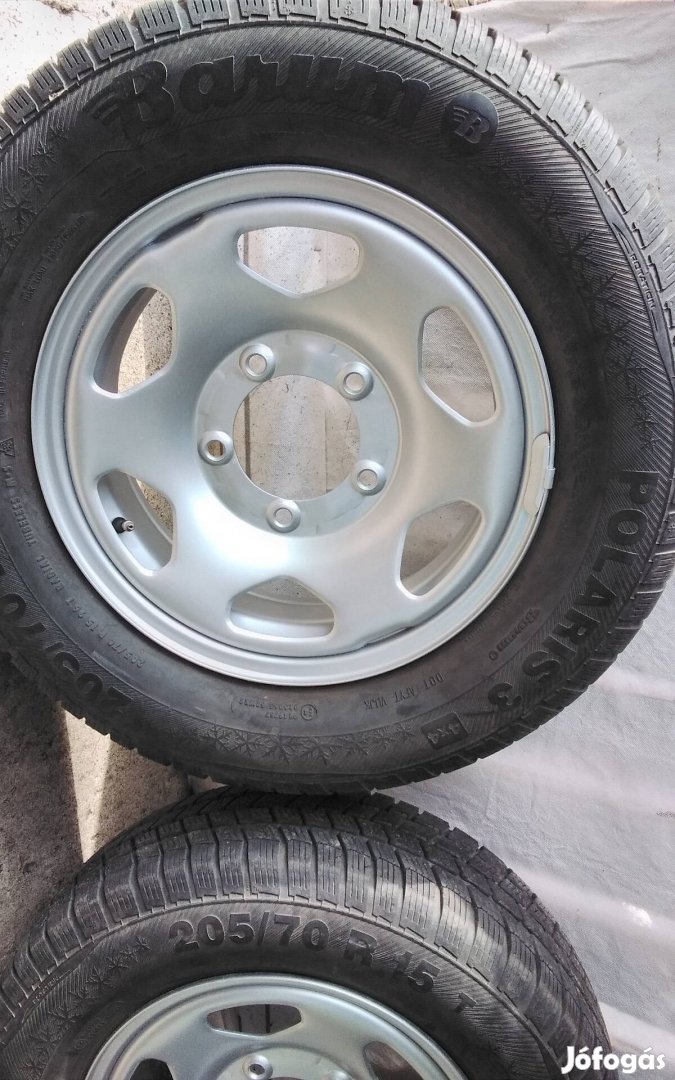 Eladó 4db Vitatra Felni Barum polaris téligumikkal.