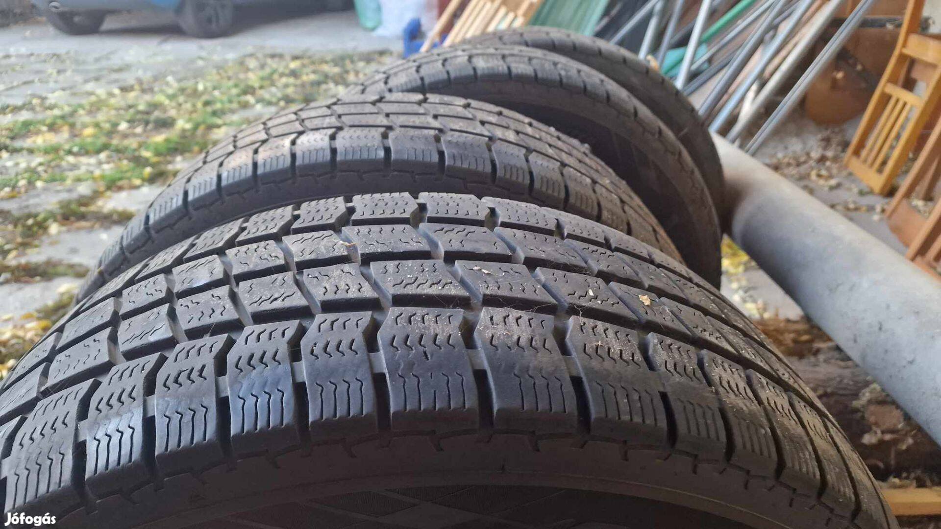 Eladó 4db Vredestein Comtrac2 235/65 r16c kisteher téligumi