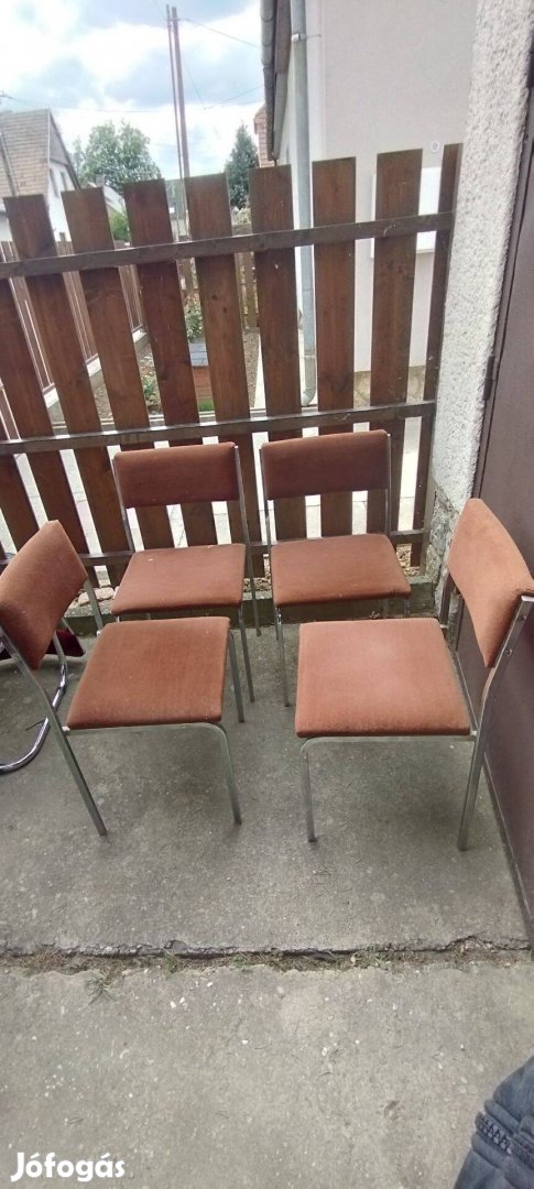 Eladó 4db krómozott fémvázas szék