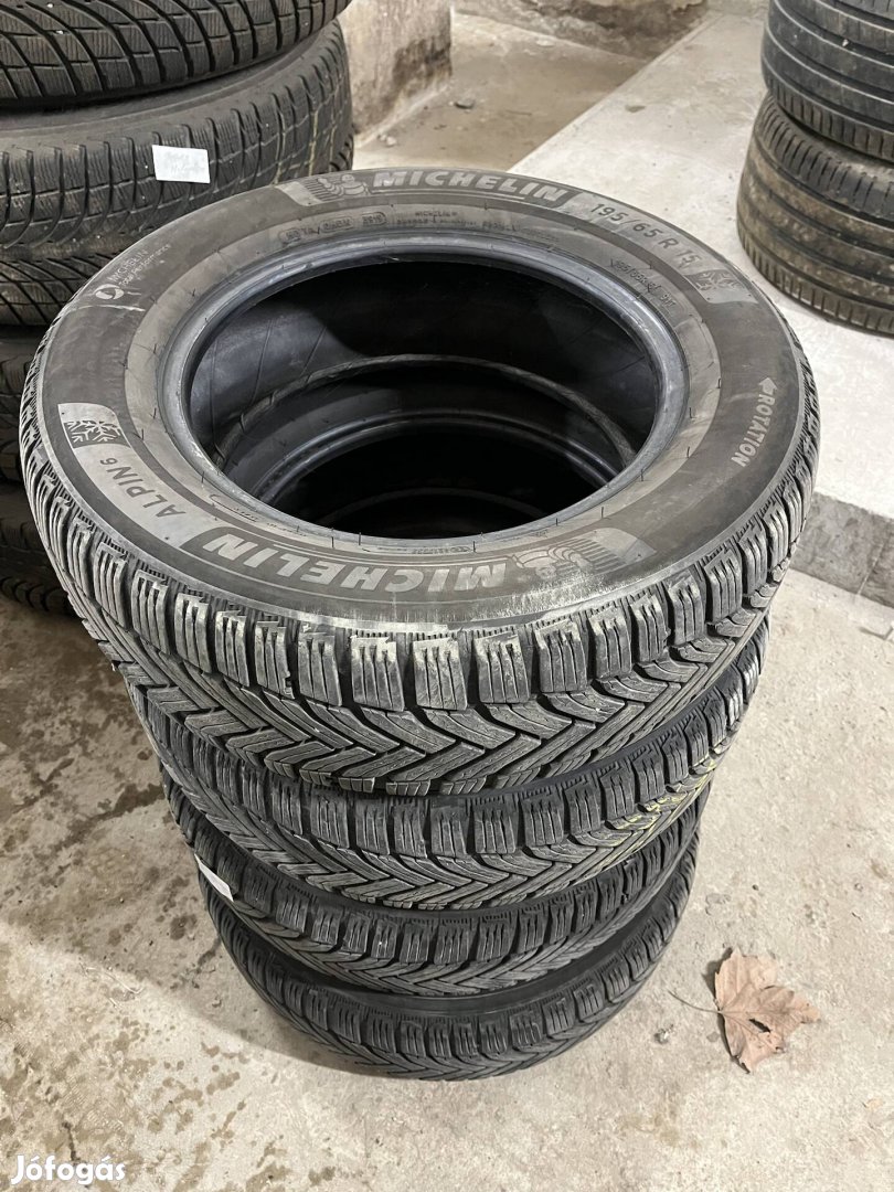 Eladó 4db téligumi Michelin 195/65R15