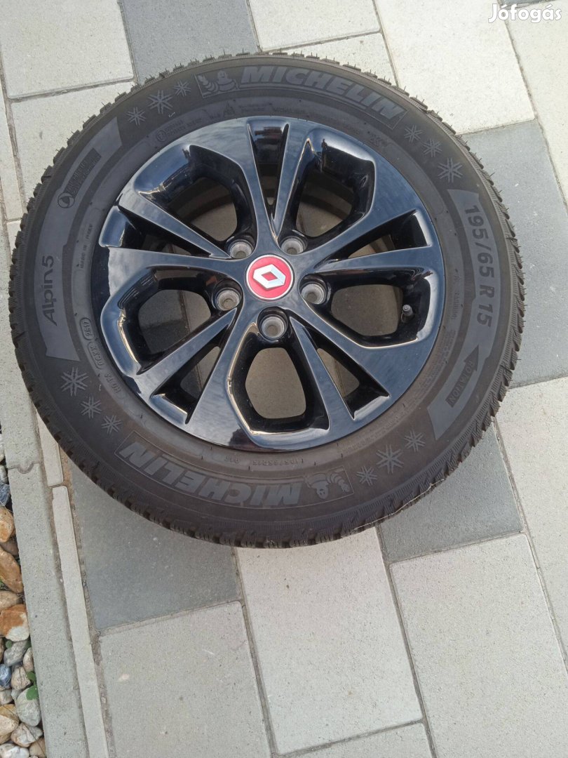 Eladó 4db újszerű Alu télikerék Kangó,Megán tipusokra 15"
