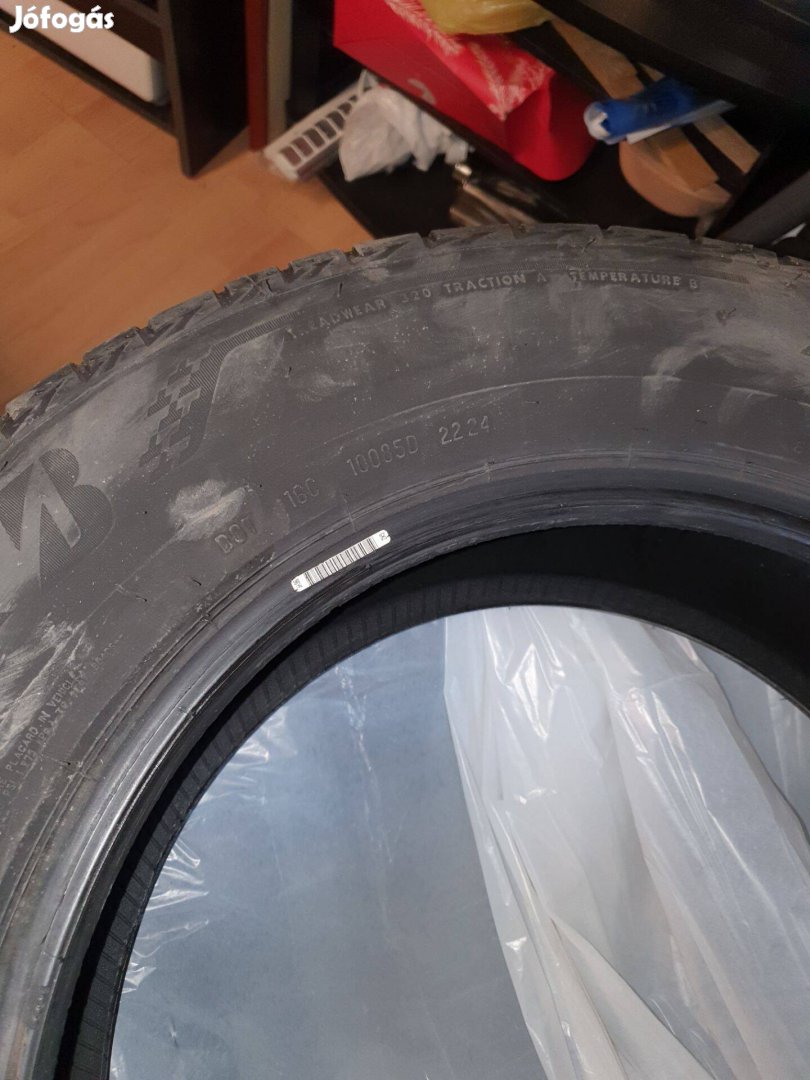 Eladó 4db vadonatúj Bridgestone 225/65R17102V nyári autógumi