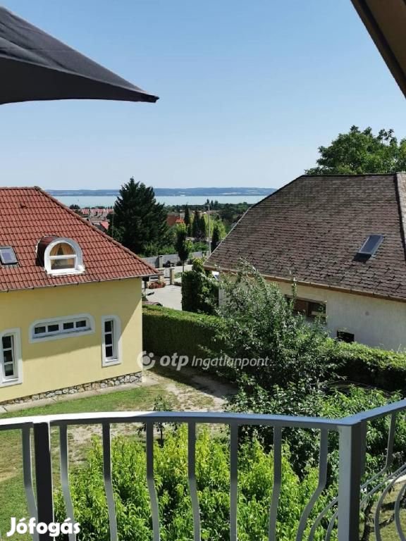 Eladó 500 nm-es ház Balatonfüred