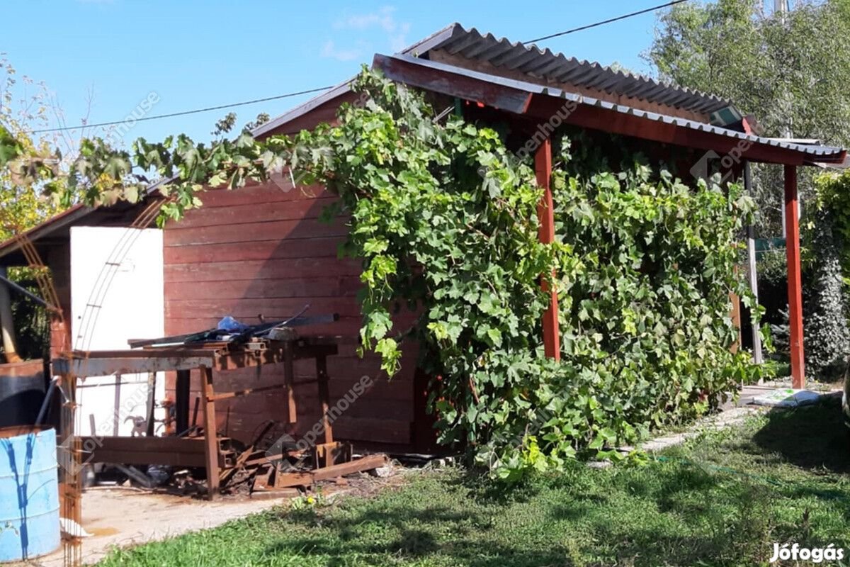 Eladó 505 nm-es telek Székesfehérvár