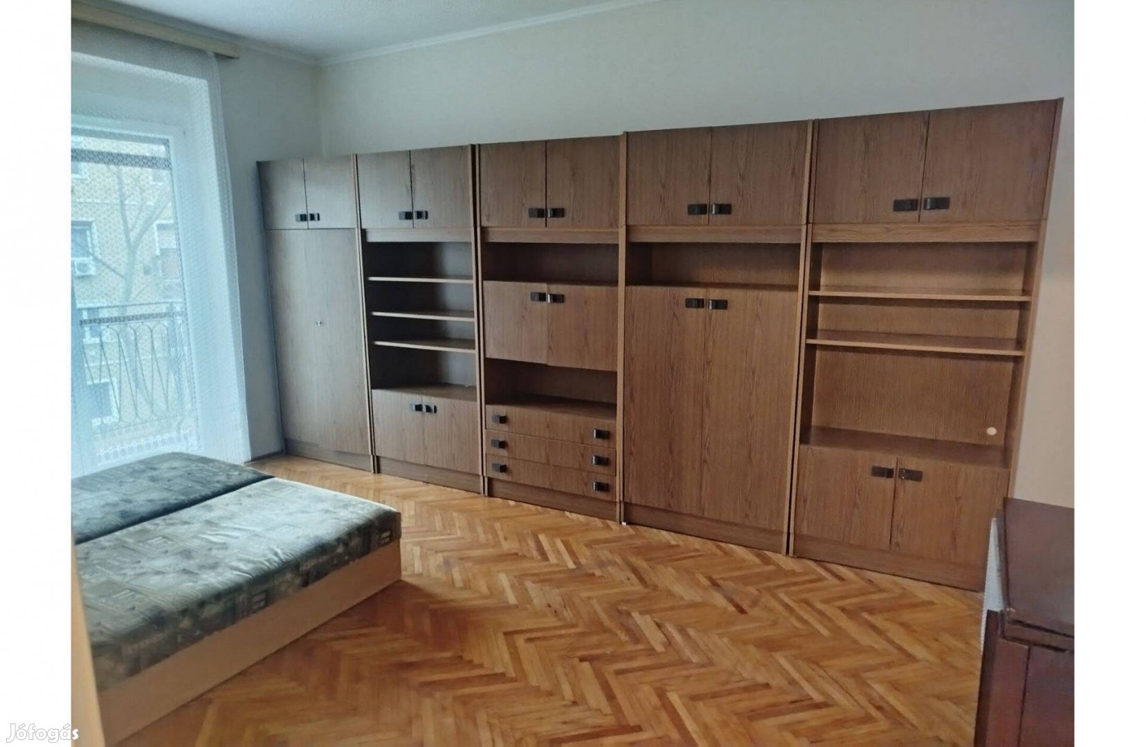 Eladó 50 m-es, 2 szobás tégla lakás Szolnok belvárosában