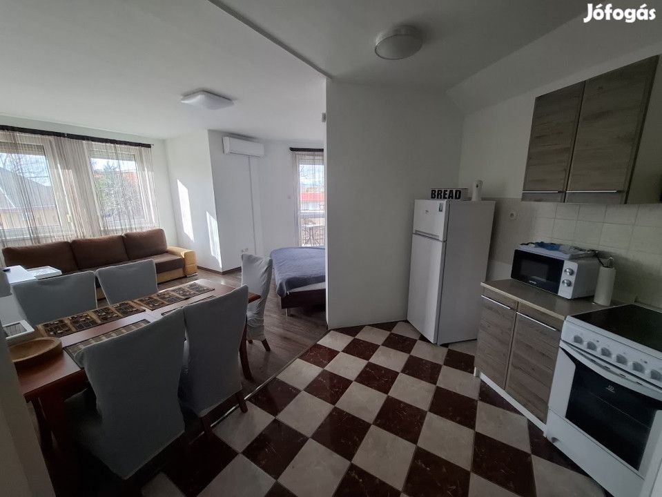 Eladó 50 nm-es Felújított tégla lakás Hajdúszoboszló