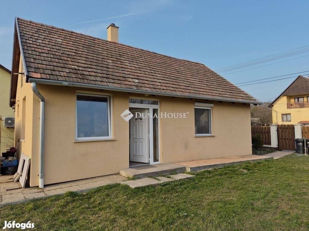 Eladó 50 nm-es ház Baracska