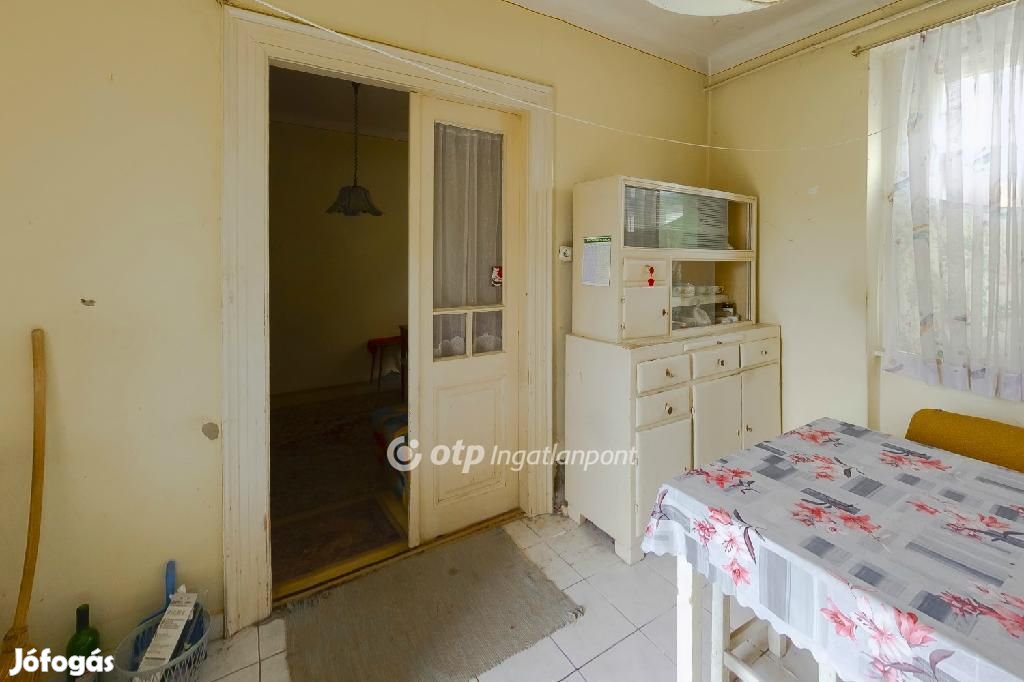 Eladó 50 nm-es ház Eger