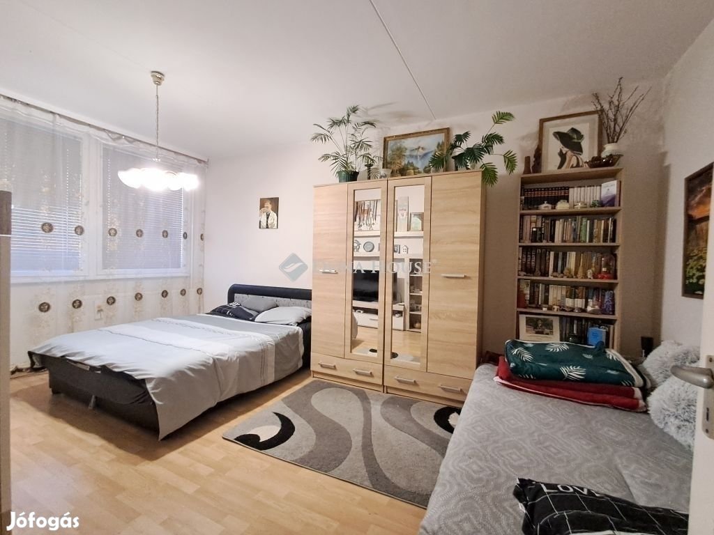 Eladó 51 nm-es lakás Debrecen