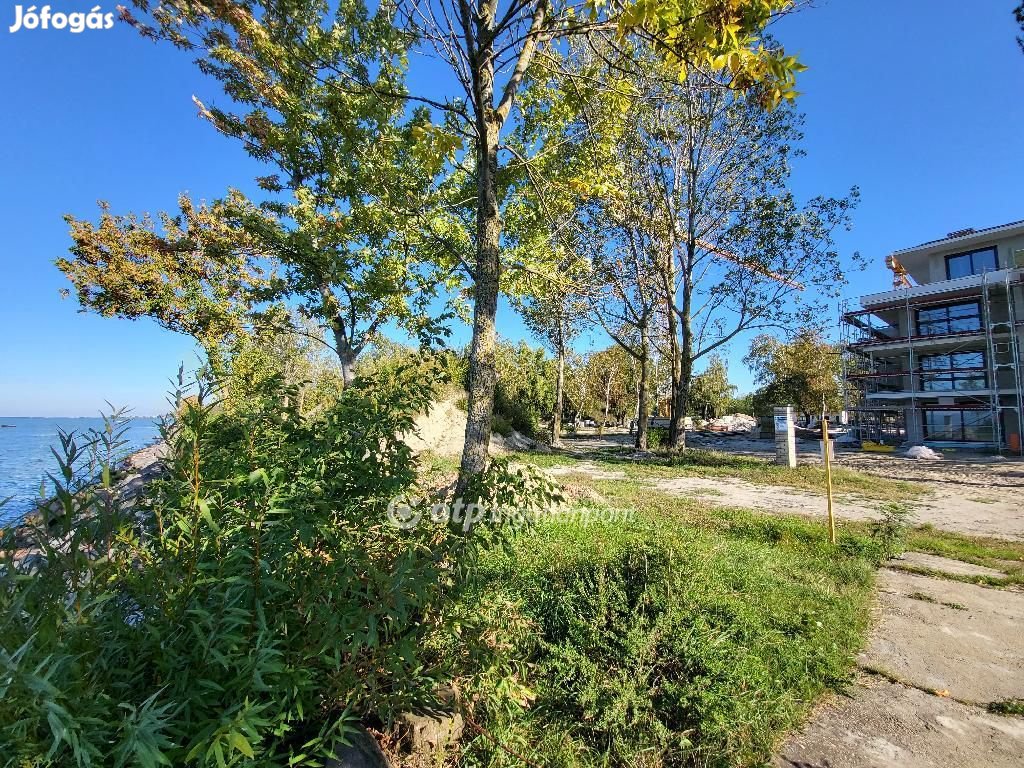 Eladó 53 nm-es lakás Balatonszemes