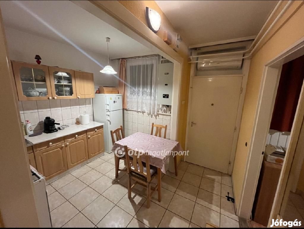 Eladó 53 nm-es lakás Szekszárd