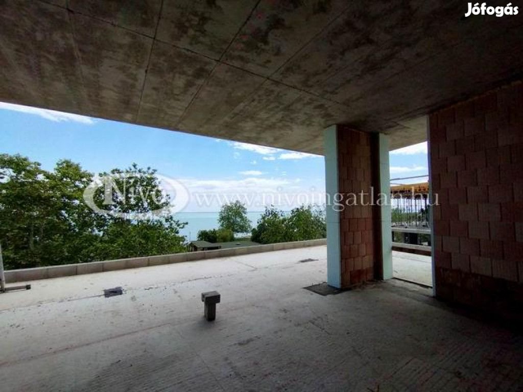 Eladó 53 nm-es tégla lakás Balatonalmádi